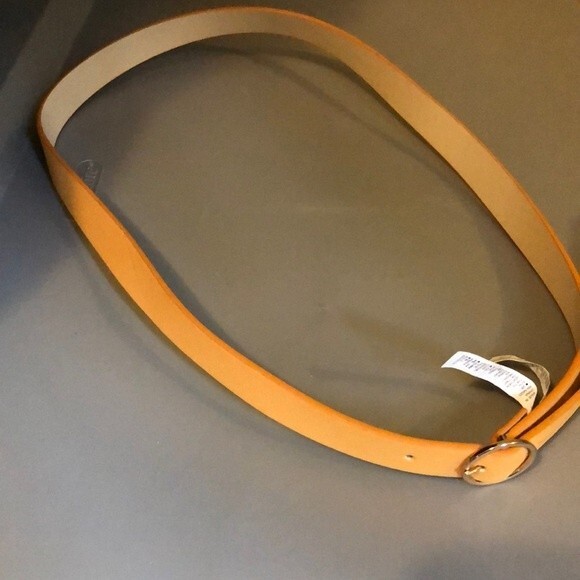 Old navy belt size m/l tan/orange with silver toned buckle loop NWOT - Picture 1 of 4